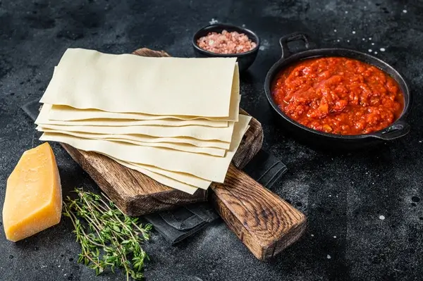 Preparation of lasagna